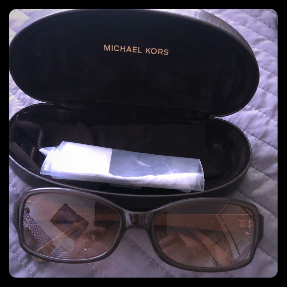 🕶Michael Kors Sunglasses 🕶